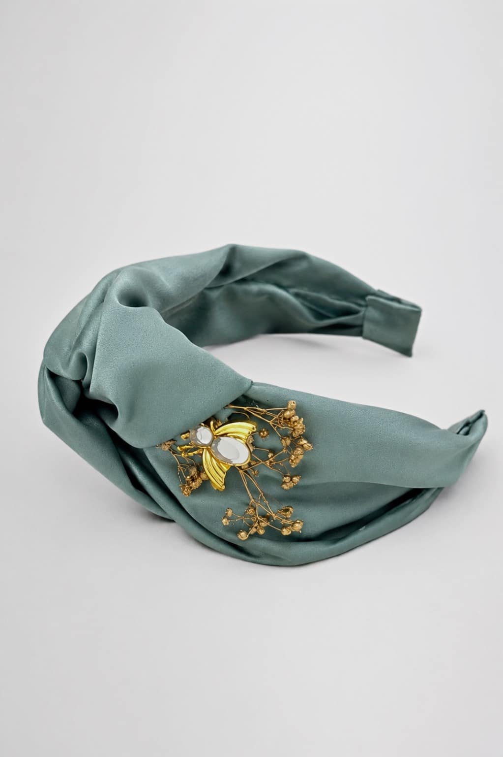 nudo verde pastel