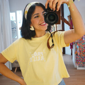 Camiseta 70's amarilla pastel